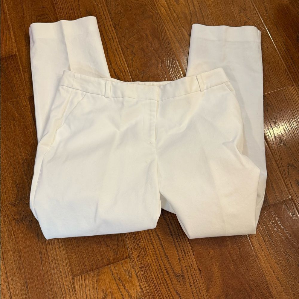 Jones New York size 8 Classic White Pleated Pants